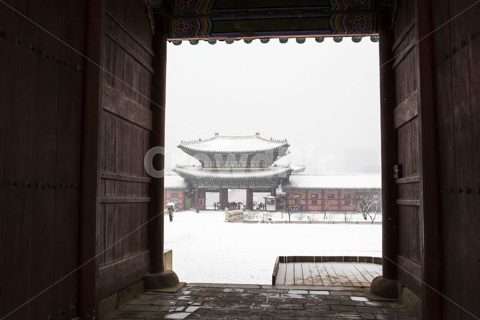 경복궁,설경,한국의미,문화유적,전통,겨울,계절,winter,season,한국전통,한국문화,korean traditional,korean culture,랜드마크,landmark,tourist attraction,한국랜드마크,한국관광지,한국명소,korea landmark,korea tourist attraction