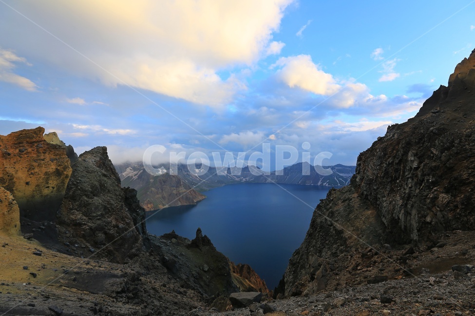 낭떠러지,cliff,nature,자연,outdoors,옥외,mountainrange,산맥,mountain,산,백두산,천지,백록담,구름,하늘,반영,자연,풍경,nature,landscape