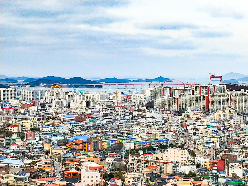 목포시,도시전경,목포전경,빌딩숲,고층빌딩,조망,경치,야외,옥외,건물,건축물,사무실빌딩,아파트,바다,산등성이,다리,연륙교,교각,아치,시티,도시,마천루,풍경,목포항구,목포항,컴퓨터배경사진,배경사진,배경,풍경사진,백그라운드,배경이미지,풍경이미지
