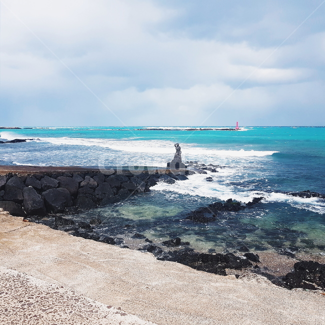바닷가,제주,물결,파도,해변,감성,beach,물거품,투명,자연,맑은물,구름,경관,자연경관,sea,바위,jeju,여름,하늘,푸른