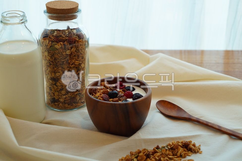 카페,오트밀,그래놀라,요거트,씨리얼,아침식사,간편식,다이어트,유지어터,건강,슈퍼푸드,귀리