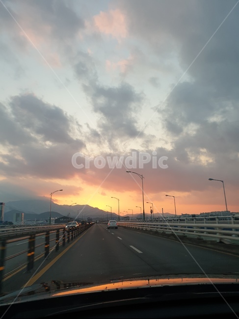 도로,노을,하늘,퇴근시간,저녁노을,다리