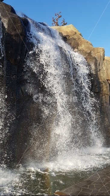 물,water,자연,nature,강,river,옥외,outdoors,waterfall,폭포,하늘,blue,바위,나무
