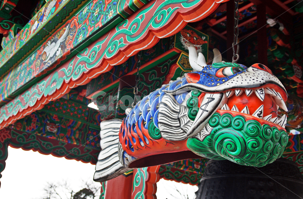 wooden fish,buddhist ritual,Sutra chanting,fish,crippled,tree,room,legal instrument,Buddhist objects