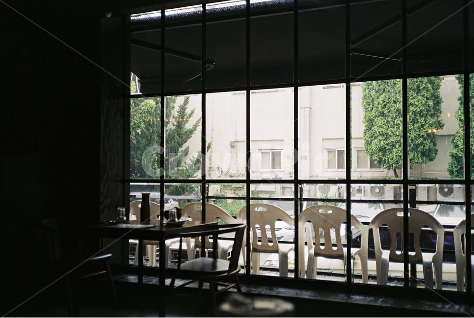창가,실내,비오는날,여우비,필름사진,감성,rainy,rain,여유,film,우울함,쓸쓸함,고독함,카페