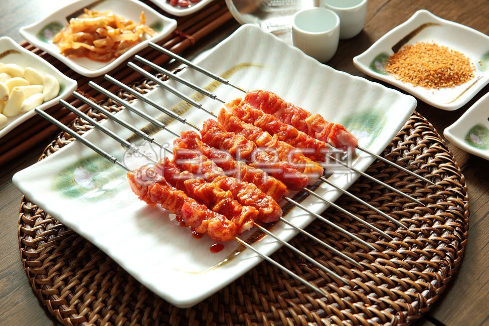 양꼬치,꼬치,고기,양,중국음식,중국음식점,양고기,구이,양꼬치구이,꼬치구이,요리,맛집,음식점,식당,양갈비,식재료,먹방,먹거리,별미,건강식,건강음식,영양음식,영양식,양고기집,트레이,접시받침,접시,받침,대나무받침,대나무,라탄트레이,양고기요리,음식,food