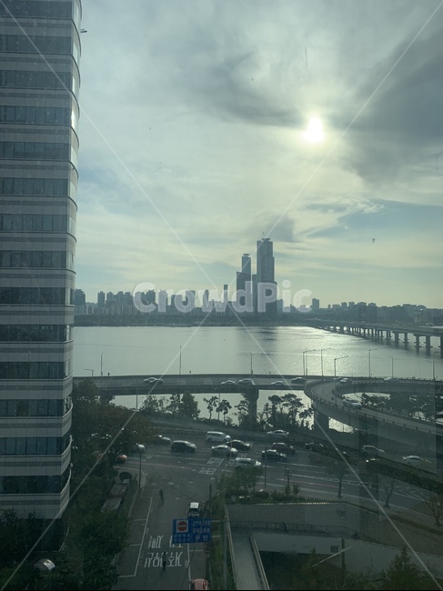 outdoors,옥외,nature,자연,경치,landscape,빌딩,창문밖,풍경,도시,city,river,cityview