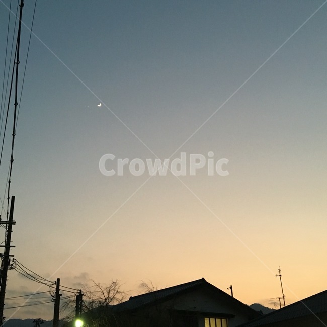 달,초승달,crescentmoon,moon,하늘,sky,밤,노을,해질녘,하지