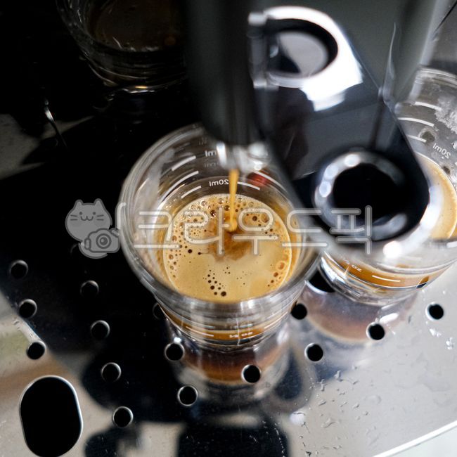 espresso,fully automatic machine,Espresso,Make coffee,Delonghi machine,drink,one shot,coffee,espresso shot,two shot,coffee extraction,coffee machine