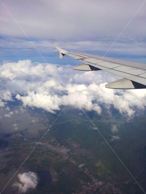 하늘,비행기,날개,구름,땅,비행,여행,이동,sky,airplane,air,fly,flying,land,clouds,자연,풍경,nature,landscape,여행,휴가,traveling,vacation,trip,교통,교통수단,traffic,transportation,경치,outdoors,옥외,scenery,aircraft,항공기,vehicle,차량,azure sky,푸른 하늘