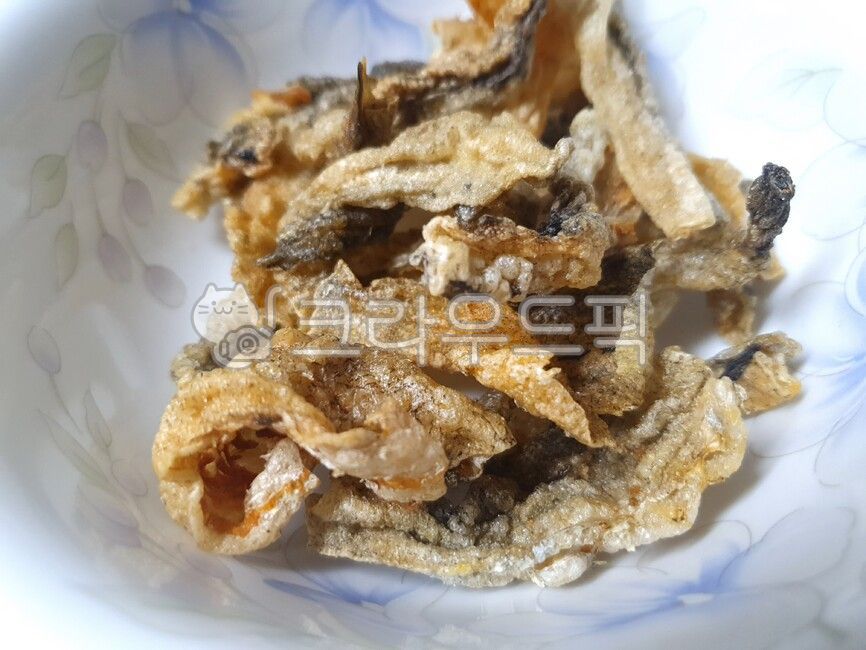 Fried pollack skin,Fried pollack shell,snack,Dried pollack shell,cooking,bowl,food,Dried pollack shell relief