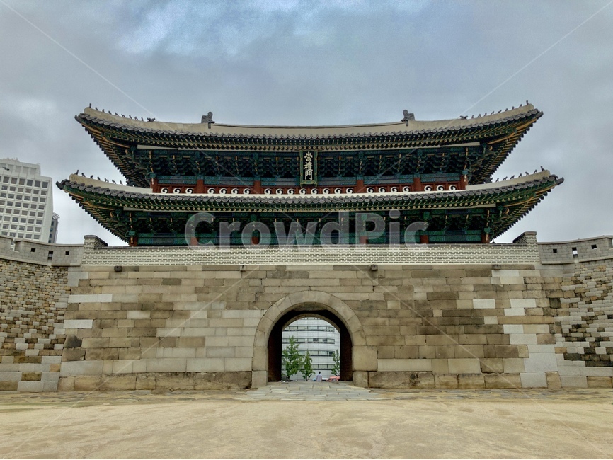 숭례문,남대문,문화재,서울,국보,상징물,문화유산,랜드마크,landmark,tourist attraction,한국랜드마크,한국관광지,한국명소,korea landmark,korea tourist attraction,건축물,건물외관,exterior,building,structure,architecture,construction