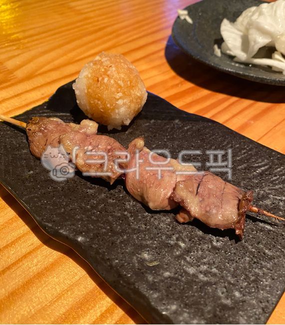 꼬치,꼬치구이,구이,이자카야,술안주,염통,고기,무즙