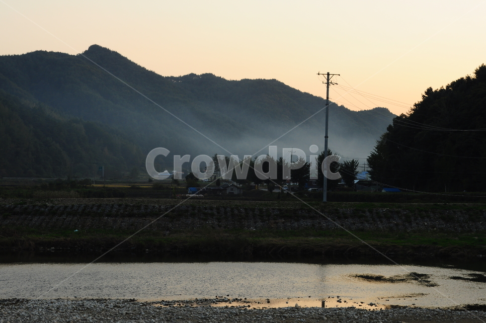 시골,시골풍경,자연,전봇대,전신주,전기줄,안개,강,시골집,하늘,자연,풍경,nature,landscape,시골,마을,country,rural,town,outdoors,옥외