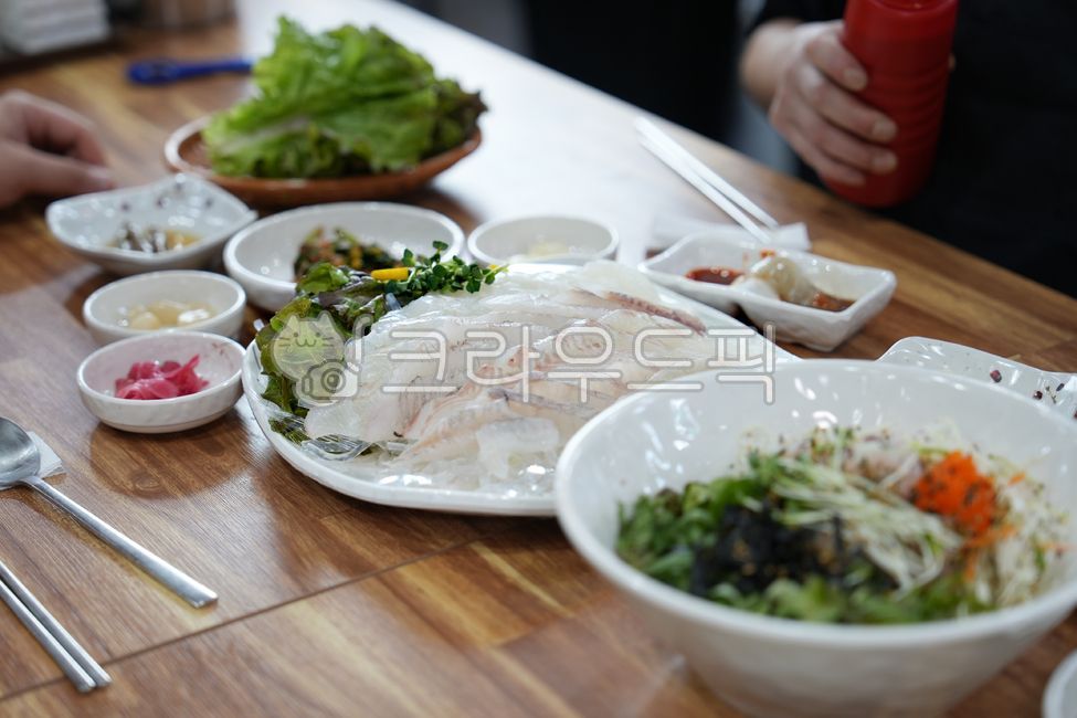 생선회,활어회,회덮밥,연어회,광어,우럭,광어회,자연산회,횟집,food,음식,meal,식사,숟가락