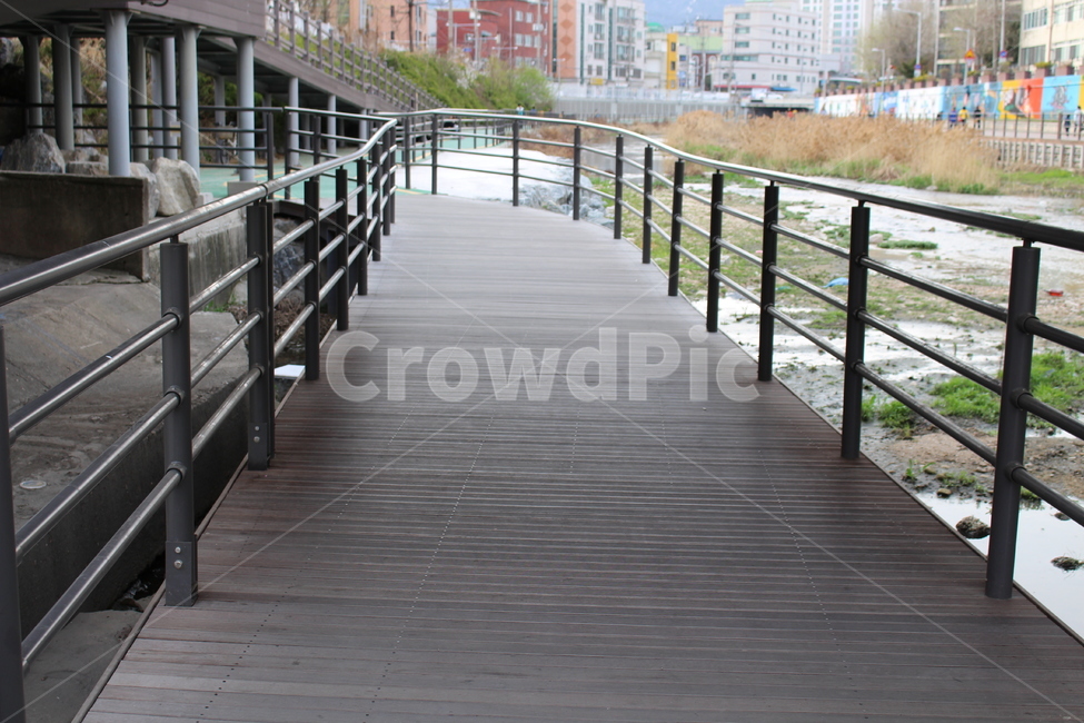 walkway,다리,야외,outdoor,공원,강,river,walk,산책,wood,steal,목재,철,배경,background,도시,풍경,city,landscape,banister,난간,handrail,railing