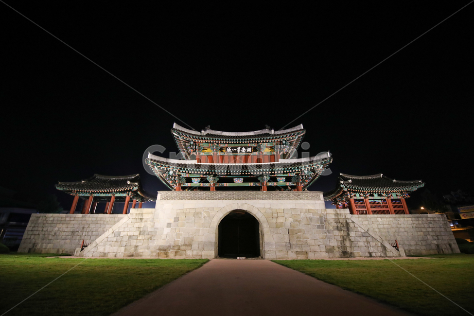 전주풍남문,전주야경,풍남문,건축물,야경,한옥,랜드마크,야경,밤,풍경,nightscape,night,landscape,한국전통,한국문화,korean traditional,korean culture,랜드마크,landmark,tourist attraction,한국랜드마크,한국관광지,한국명소,korea landmark,korea tourist attraction,건축물,건물외관,exterior,building,structure,architecture,construction,shrine,신사,pagoda,탑,worship,예배,건물