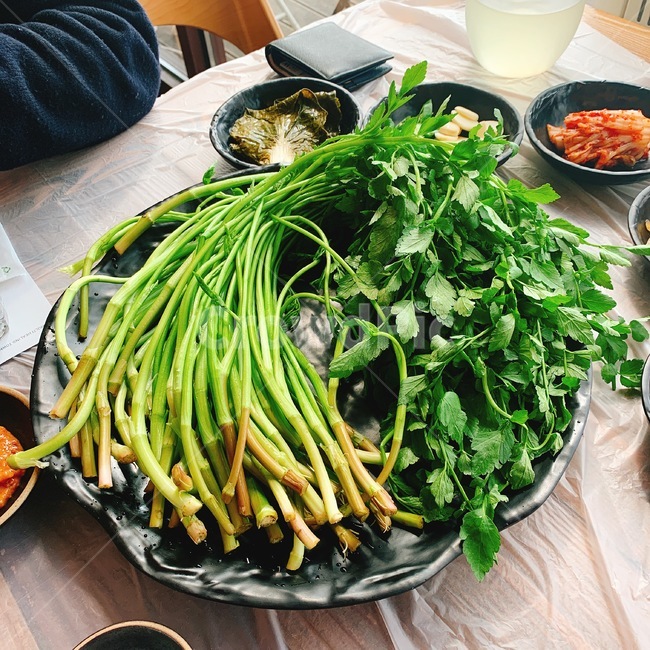 미나리,삼겹살,봄나물,채소,식당,음식,식재료,요리,food,cook,meal,dishes,food reserves