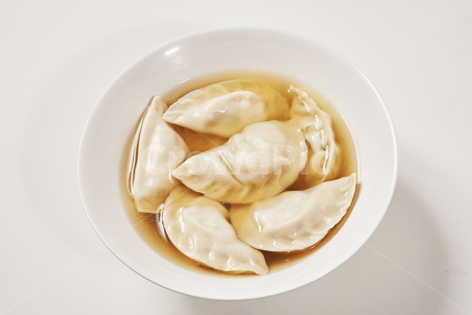 만두,만두국,흰색배경,누끼,심플,6개,왕만두,겨울철,따뜻한,국물요리,food,음식,음식,식재료,요리,food,cook,meal,dishes,food reserves