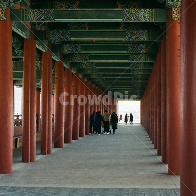 경주,문화재,월정교,다리,bridge,기둥,단청,전통문양,전통무늬,문양,무늬,건축,전통,한국,신라,한국전통,한국문화,koreantraditional,koreanculture,랜드마크,landmark,관광,관광지,감성,감성사진,빈티지,아날로그,필름,필름사진,필름카메라,film,filmcamera,sensible,feeling