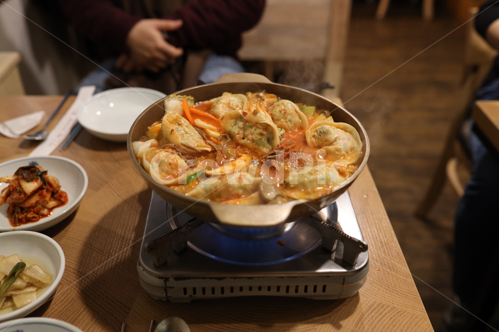 만두,만두전골,만두국,전골,왕만두,만두찌개,음식,식재료,요리,food,cook,meal,dishes,food reserves