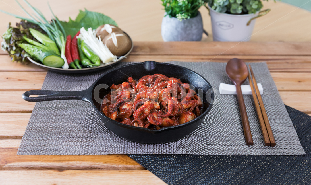 음식,쭈꾸미볶음,식사,안주,쭈꾸미,저녁식사,한식,korea,spicy,오징어볶음,식당,매콤,매운맛,red,맛집,고추장,고춧가루,식재료,요리,cook,reserves,수산물,해산물,fisheryproducts,seafood,한국음식,한국요리,food,dishes,korean,meal,koreancook,맛있다,먹다,맵다,소스,볶음,음식,식재료,요리,food,cook,meal,dishes,food reserves,한식,한국음식,한국요리,korean food,korean dishes,korean meal,korean cook