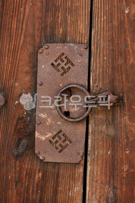 문고리,손잡이,대문장식,자물쇠,민속품,옛날농업,옛날물건,한국물건,우리나라물건,역사,과거,전통,시골,한국문화,한국전통,오브젝트,사물,빈티지,빈티지감성,빈티지느낌,물건,folkitems,koreantradition,koreanculture,object,vintage,thing,itsvintage,vintagesentiments