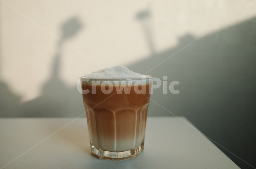 커피,에스프레소,카페,오후,햇빛,컵,티타임,감성,feeling,따뜻한분위기,따뜻함,그림자,커피,카페,coffee,cafe