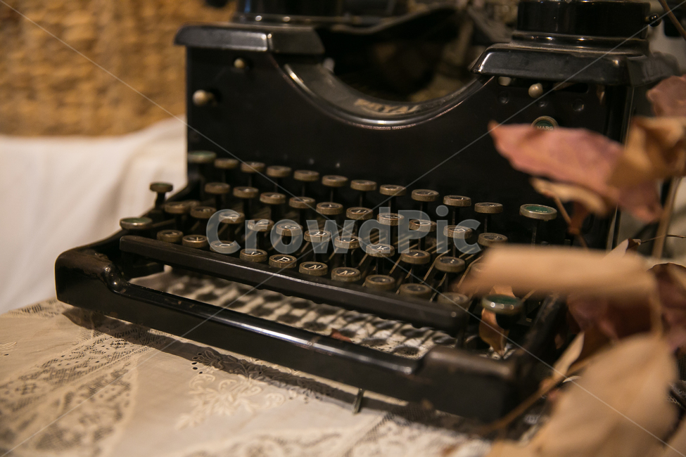 타자기,빈티지,엔티크,typewriter,vintage,antique,old,retro,machine,classic,writer,레트로,기계,클래식,오래된,타자,빈티지사진,빈티지느낌,빈티지감성,vintage,사물,물건,오브젝트,thing,object,matter