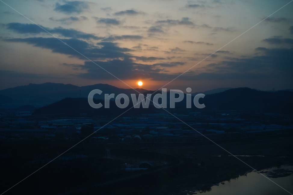일출,태양,해,풍경,창,창가,window,자연,느낌,감성,구름,하늘,실루엣,sun,shine,색감,자연,풍경,nature,landscape,outdoors,옥외
