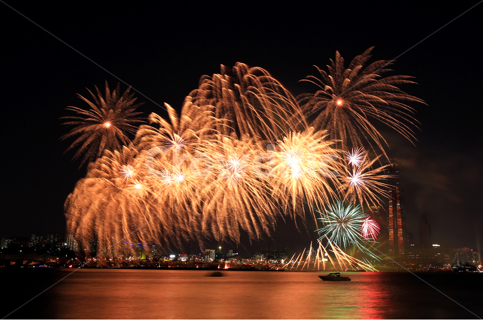 불꽃놀이,불꽃축제,여의도불꽃축제,세계불꽃축제,붉은나무,붉은하늘,야경,밤,풍경,nightscape,night,landscape,축제,행사,festival,carnival,event,nature,자연,outdoors,옥외,plant,식물