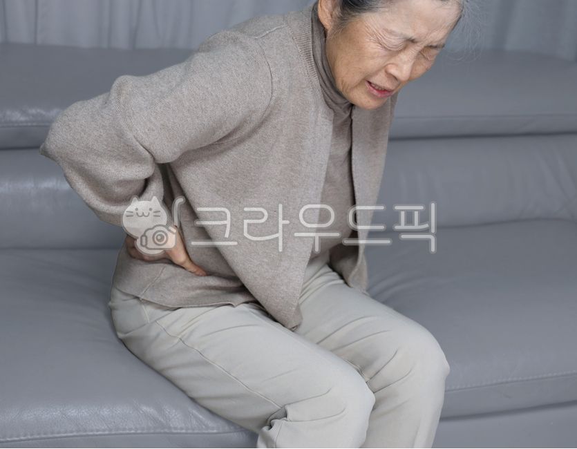 Waist,lumbar disc,back pain,orthopedics,grandmother,geriatric disease,elderly,spine,herniated disc