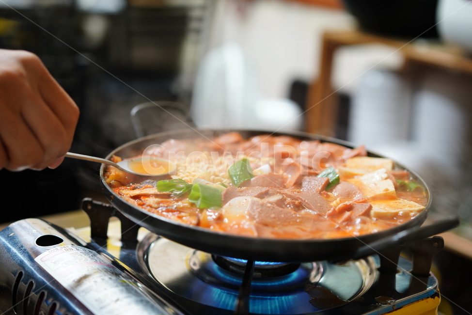 부대찌개,냄비,한식,먹거리,음식,국물,술안주,food,찌개,햄,식사,요리,음식,식재료,요리,food,cook,meal,dishes,food reserves,한식,한국음식,한국요리,korean food,korean dishes,korean meal,korean cook