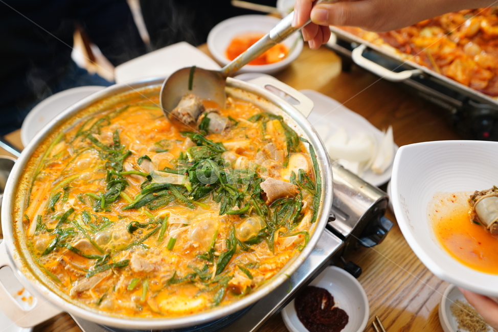 전골,국물,국물요리,요리,순대,순대국,한식,냄비,술안주,식사,먹방,육류,고기,부추,음식,식재료,요리,food,cook,meal,dishes,food reserves,한식,한국음식,한국요리,korean food,korean dishes,korean meal,korean cook