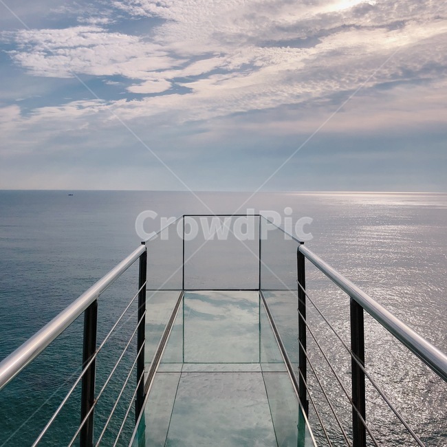 바다,하늘,해변,파도,beach,wave,cloud,구름,자연,내추럴,natural,빛,태양,반사,물결,난간,다리,하늘다리,sky,수평선