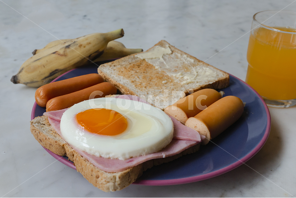 계란,아침,아침식사,조식,계란후라이,햄,빵,소시지,파란접시,breakfast,브런치,음식,식재료,요리,food,cook,meal,dishes,food reserves,아침식사,조식,브런치,breakfast,brunch