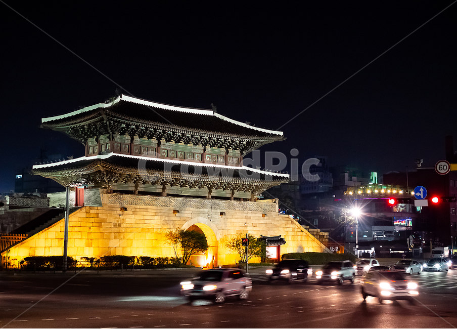 서울,아시아,야경,관광지,동대문,국내,문화유산,조선,건축물,건물,빌딩,성,야경,밤,풍경,nightscape,night,landscape,한국전통,한국문화,korean traditional,korean culture,랜드마크,landmark,tourist attraction,한국랜드마크,한국관광지,한국명소,korea landmark,korea tourist attraction,교통,교통수단,traffic,transportation,건축물,건물외관,exterior,building,structure,architecture,construction,urban,어반,town,도시,city,시티,downtown,도심