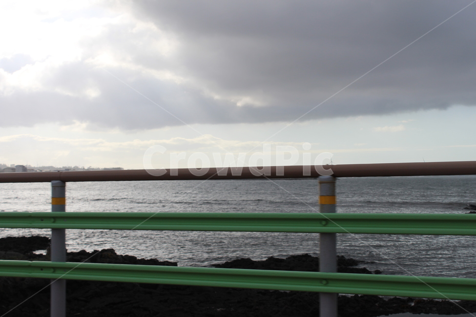 nature,자연,outdoors,옥외,바다,sea,ocean,해양,물,water,하늘,sky,구름,제주,제주도,자연,풍경,nature,landscape,handrail,난간,banister