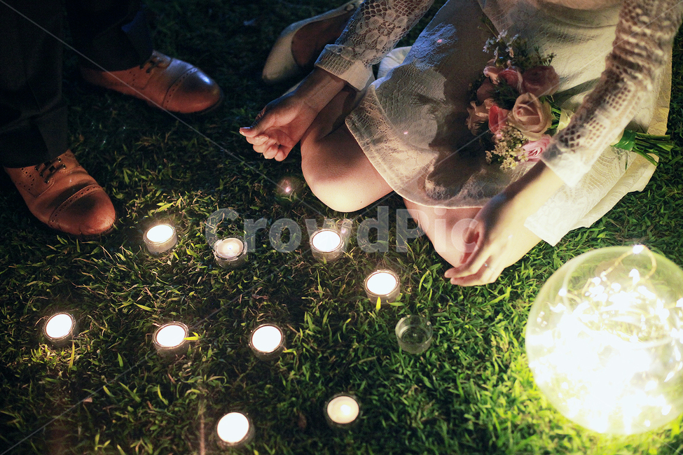 결혼,셀프웨딩,야외촬영,부케,향초,잔디,웨딩촬영,세미웨딩,드레스,wedding,flowers,candles,darkness,야간촬영,사람,인물,인간,human,person,연인,커플,사랑,lover,couple,결혼,혼례,웨딩,wedding,marriage,marry,기념일,축하,anniversary,congratulation,celebrate,celebration,감성,sensible,feeling