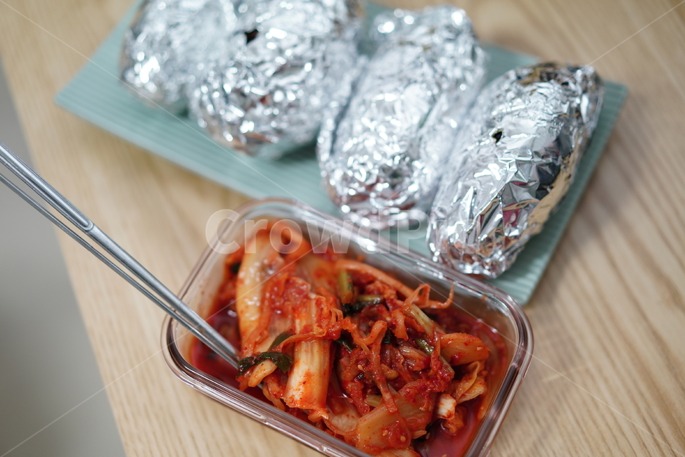 군고구마,고구마,간식,음식,food,먹방,겨울,식물,먹거리,작물,식재료,음식,식재료,요리,food,cook,meal,dishes,food reserves,한식,한국음식,한국요리,korean food,korean dishes,korean meal,korean cook