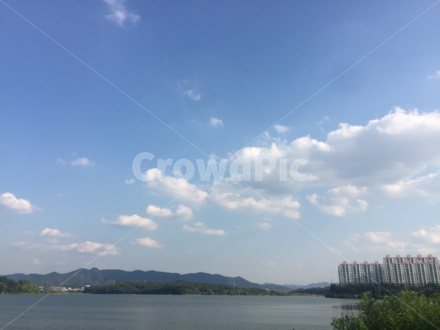 저수지,물,산,자연,풍경,하늘,구름