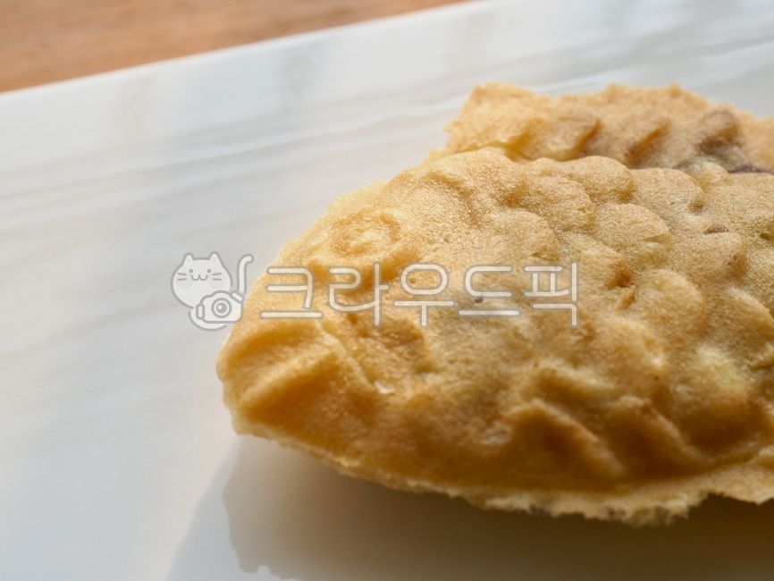 fish shaped bread,fishshape,snack,fish bread,winter,confectionery,baking,Korean food,cooking,fishshapedbread,koreanfood,bread,brown,food,meal,dessert,winter food,winterfood,fish shape,fishbread