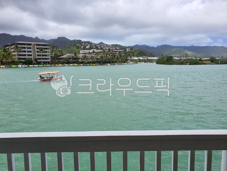 sky,USA,Hawaii,ship,the united states,house,sea,building,cloud,railing,beach house,American home