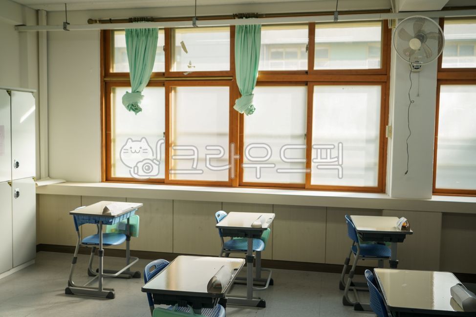 학교,교실,책상,빈교실,빈책상,감성,교육,공부,education,learning,study,school,가구,교육,학교,공부,education,learning,study,school