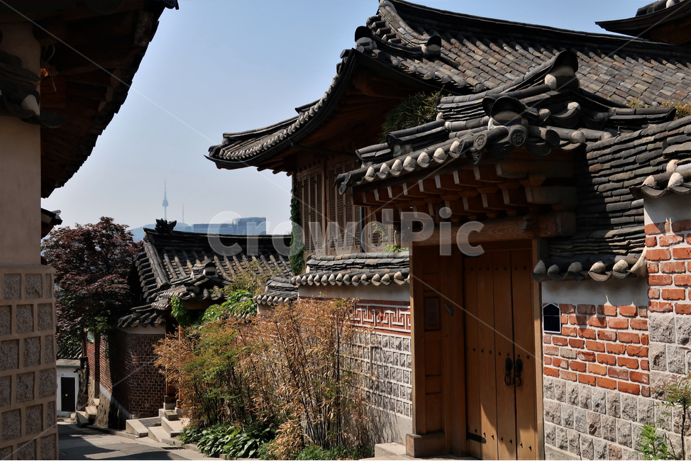 전통,빈티지,한옥,북촌,서울,집,디자인,창문,건축,건축물,스타일,주택,기와,지붕,처마,고풍,전통미,가옥,골목,화단,풍경,한국전통,한국문화,korean traditional,korean culture,건축물,건물외관,exterior,building,structure,architecture,construction