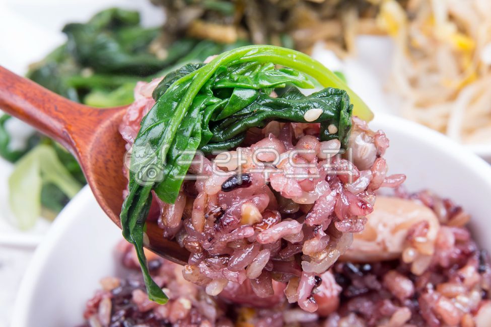 오곡밥,정월대보름,숫가락,상차림,대보름,나물,오곡,찰밥,전통,한국음식,한국요리,전통음식,전통문화,잡곡밥,밥,식사,보름,접시,그릇,한식,반찬,밥반찬,시금치,시금치나물