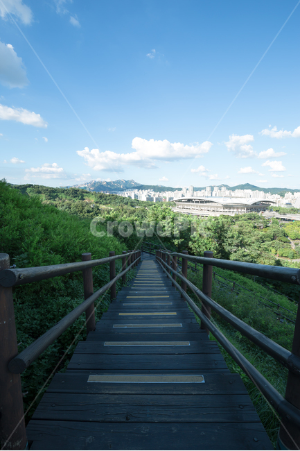 길,하늘,하늘공원,구름,배경화면,자연,풍경,nature,landscape,railing,난간,building,건물,bridge,다리,boardwalk,산책로,handrail,banister