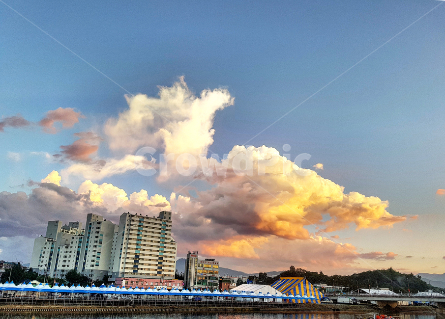 노을,구름,하늘,sunset,clouds,cloud,sky,강릉단오제,색감,mood,colorful,도시,풍경,city,landscape,weather,날씨,nature,자연,outdoors,옥외,cumulus,적운