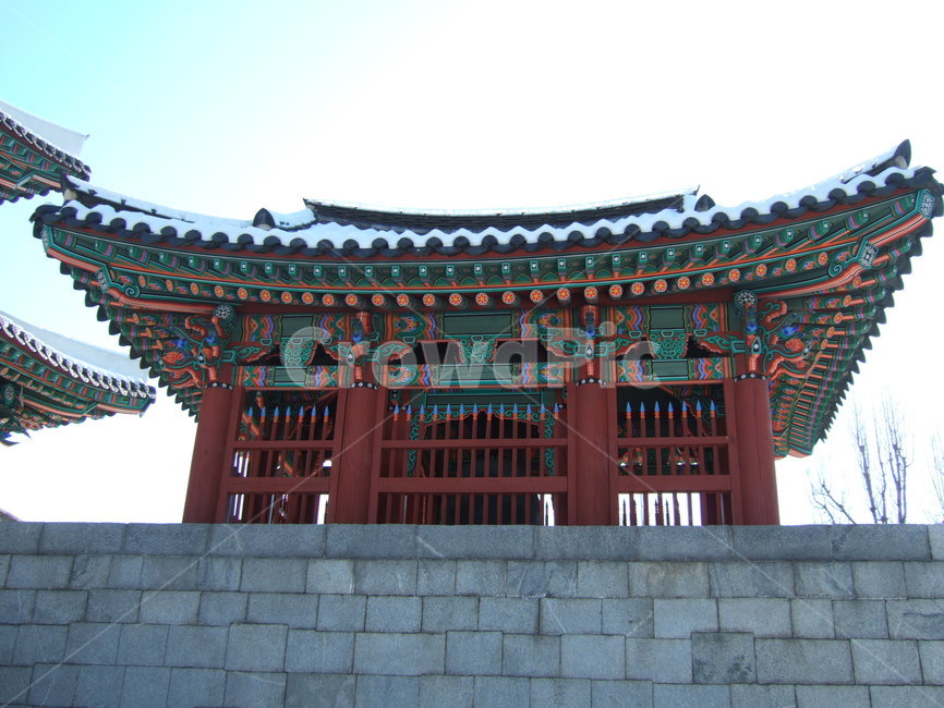 겨울,한옥,눈,전통,기와,winter,snow,koreansytlehouse,oldhouse,oriental,house,tileroofedhouse,성문,겨울,계절,winter,season,한국전통,한국문화,korean traditional,korean culture,건축물,건물외관,exterior,building,structure,architecture,construction
