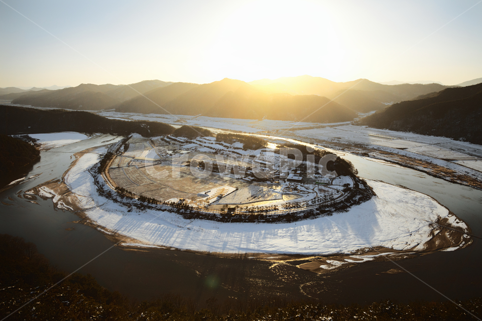회룡포마을,일출,겨울,풍경,마을풍경,계절,눈,아침,yecheon,한국,korea,snow,landscape,hoeryongpo,winter,season,겨울,계절,winter,season,자연,풍경,nature,landscape,한국자연풍경,한국자연경관,korea nature landscape,outdoors,옥외,scenery